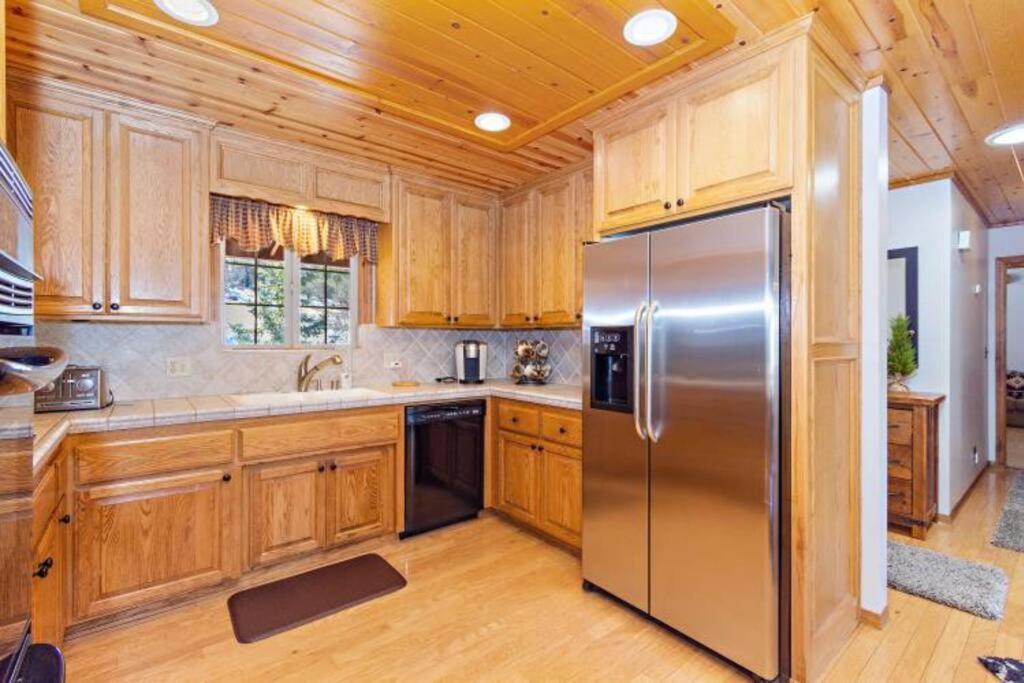 Custom Single Story With Jacuzzi Pool Table & Big Game With Arcade Games *