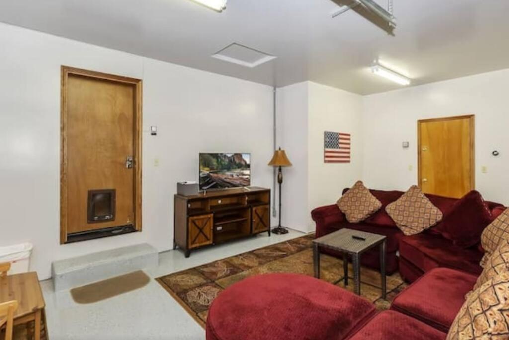 Custom Single Story With Jacuzzi Pool Table & Big Game With Arcade Games