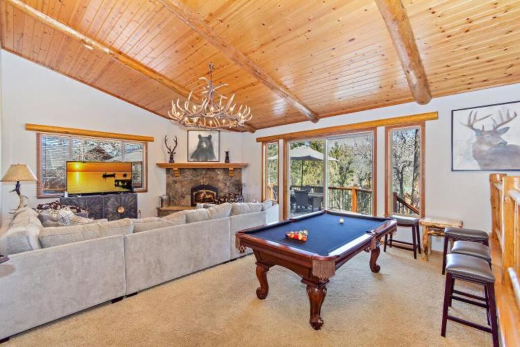 Custom Single Story With Jacuzzi Pool Table & Big Game With Arcade Games Hébergement de vacances *