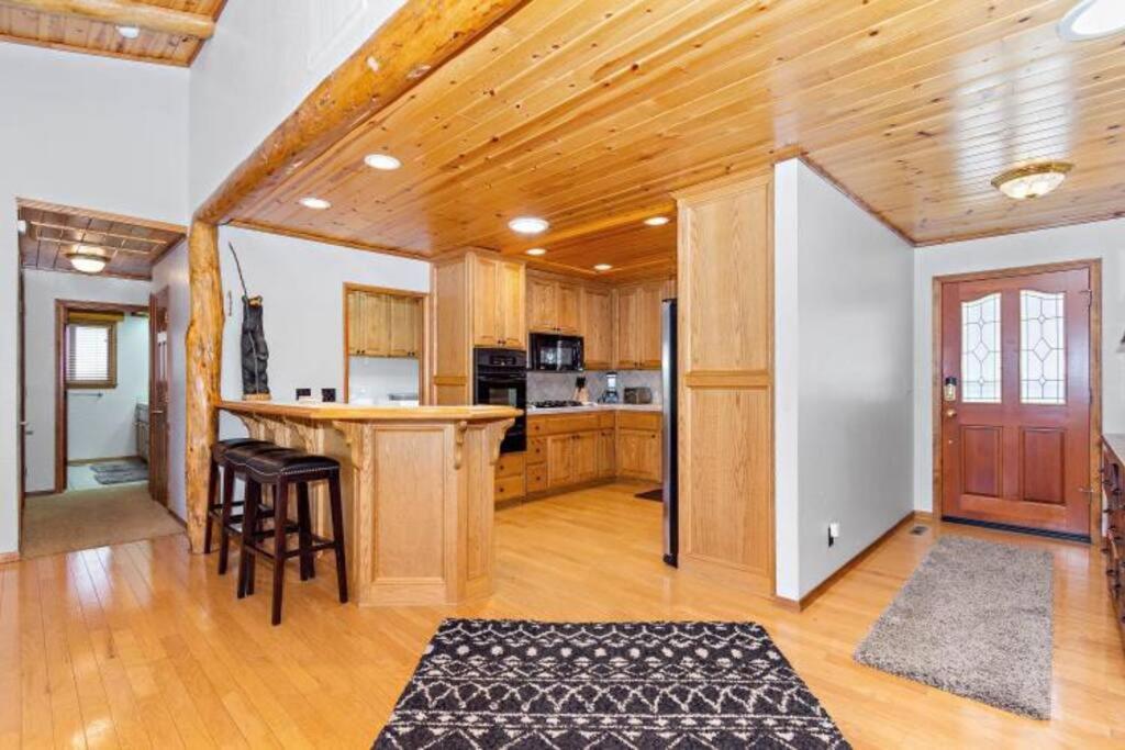 Custom Single Story With Jacuzzi Pool Table & Big Game With Arcade Games Hébergement de vacances Lac Big Bear