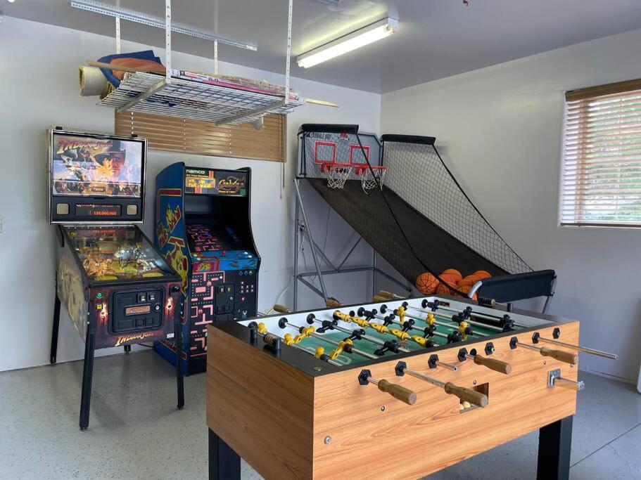 Custom Single Story With Jacuzzi Pool Table & Big Game With Arcade Games * Lac Big Bear