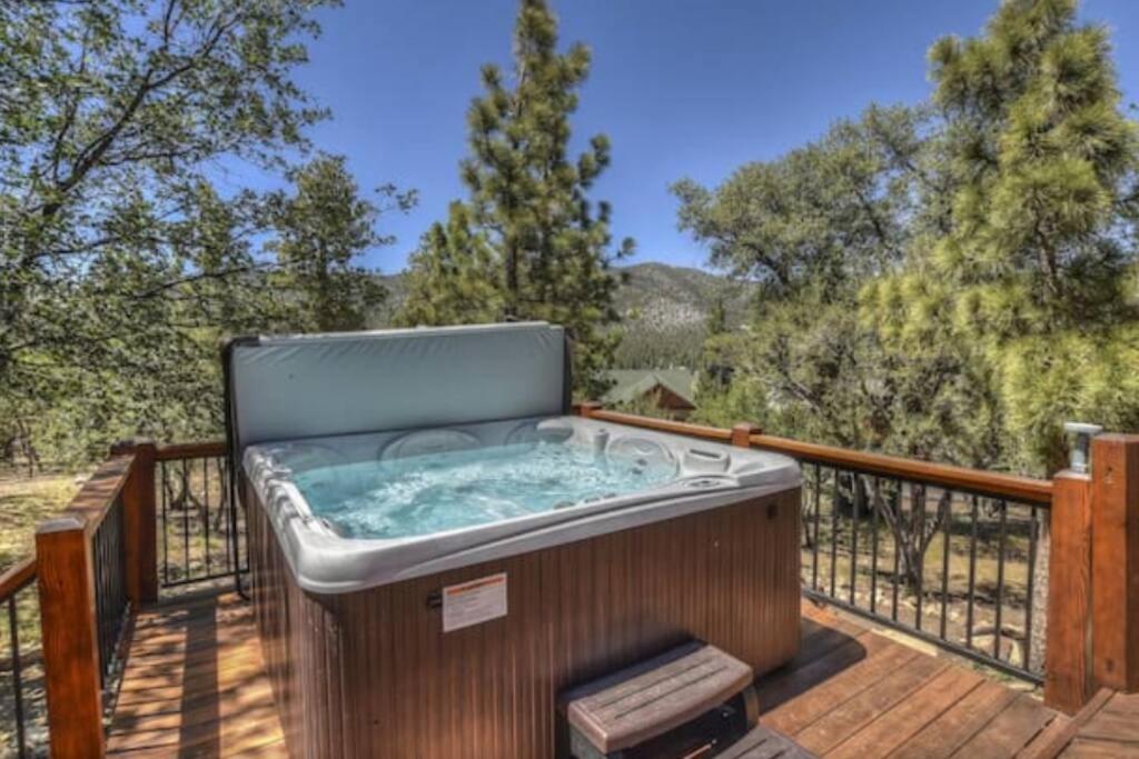 Custom Single Story With Jacuzzi Pool Table & Big Game With Arcade Games Hébergement de vacances
