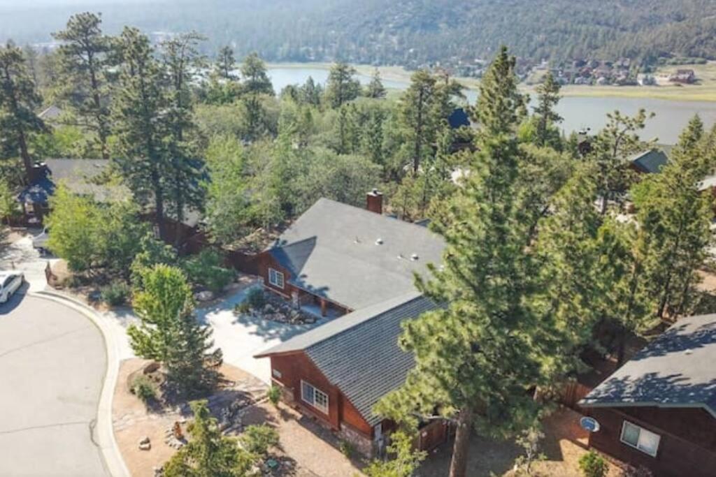 Custom Single Story With Jacuzzi Pool Table & Big Game With Arcade Games Lac Big Bear