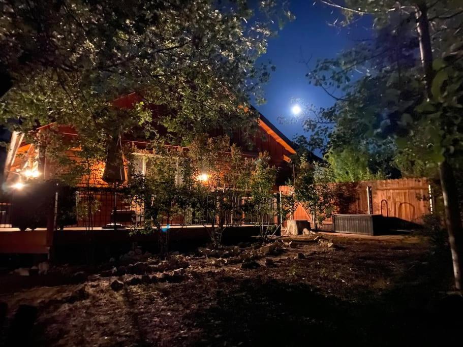 Custom Single Story With Jacuzzi Pool Table & Big Game With Arcade Games Hébergement de vacances Lac Big Bear