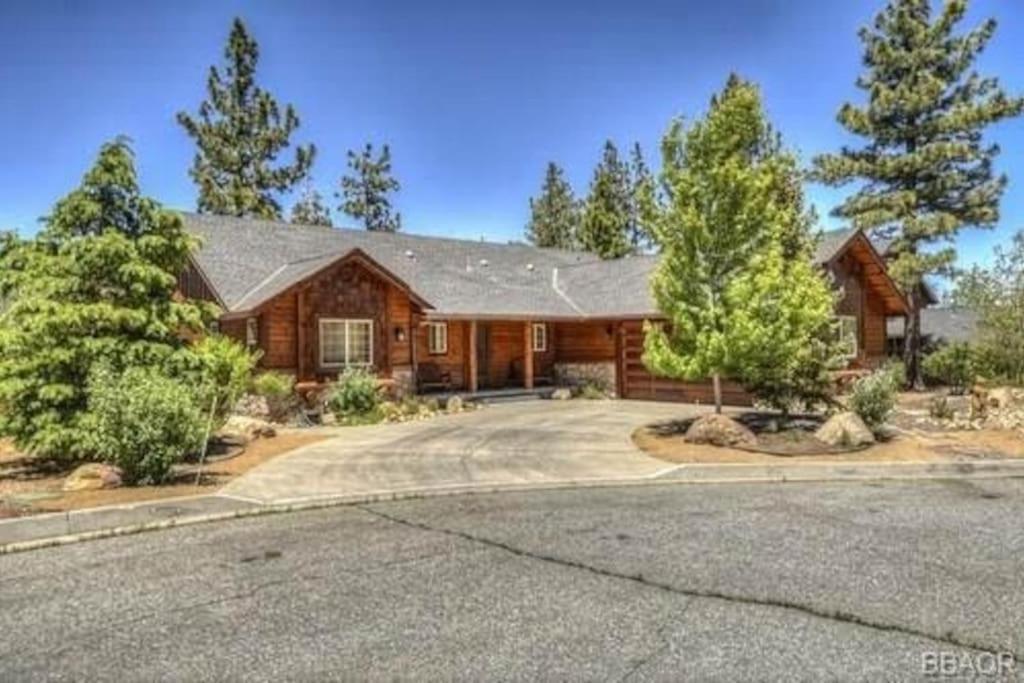 Custom Single Story With Jacuzzi Pool Table & Big Game With Arcade Games * Lac Big Bear
