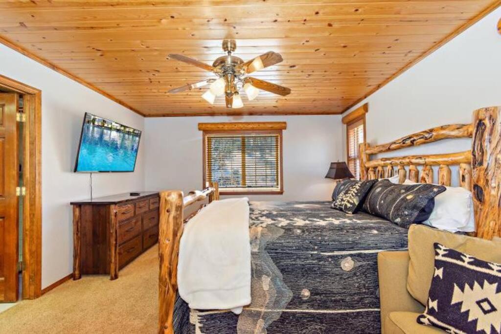 Custom Single Story With Jacuzzi Pool Table & Big Game With Arcade Games Lac Big Bear